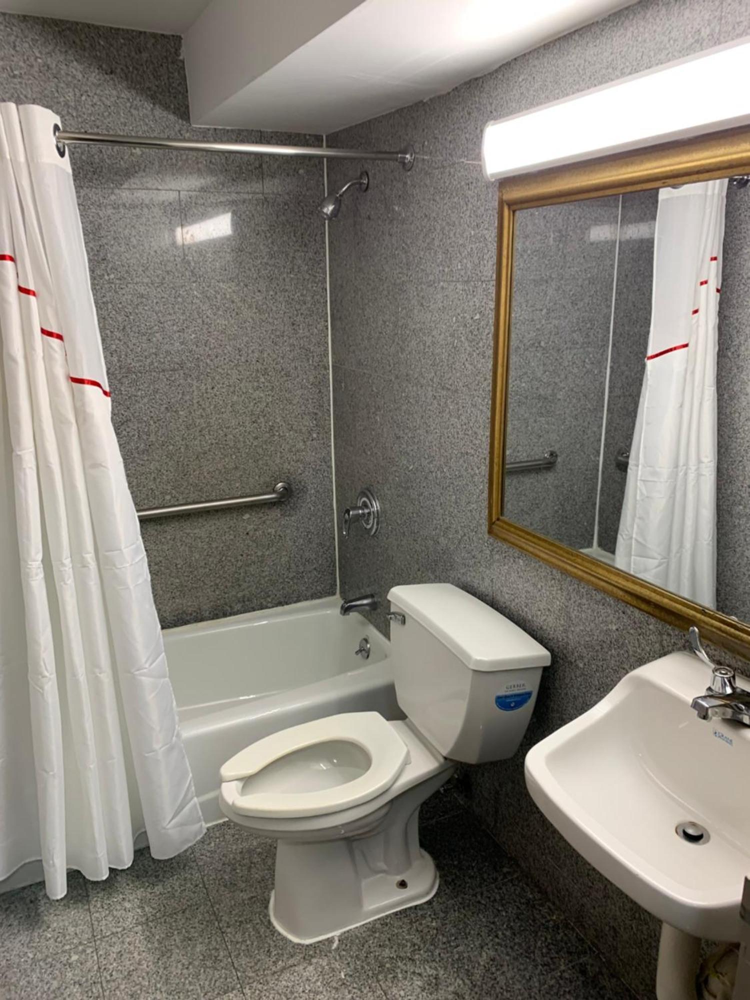 Hotel Red Roof 2*